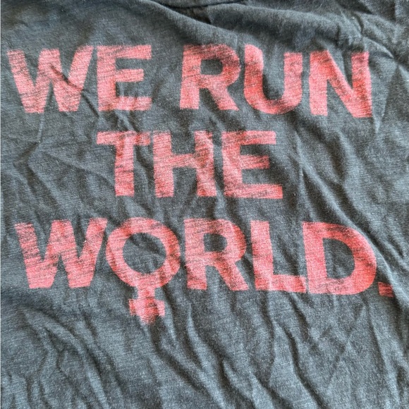 Tailgate We Run the World female tee shirt - Picture 3 of 5